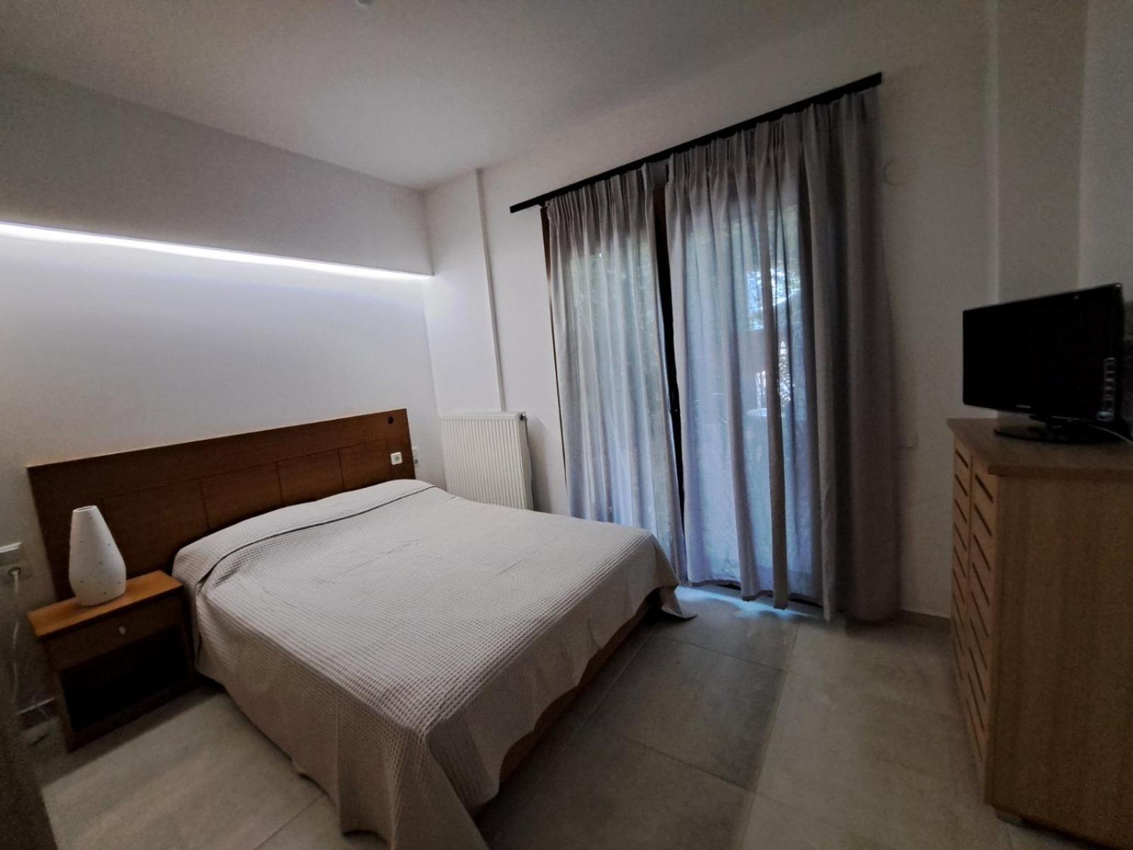On The Rocks Aparthotel Theologos  Exterior photo